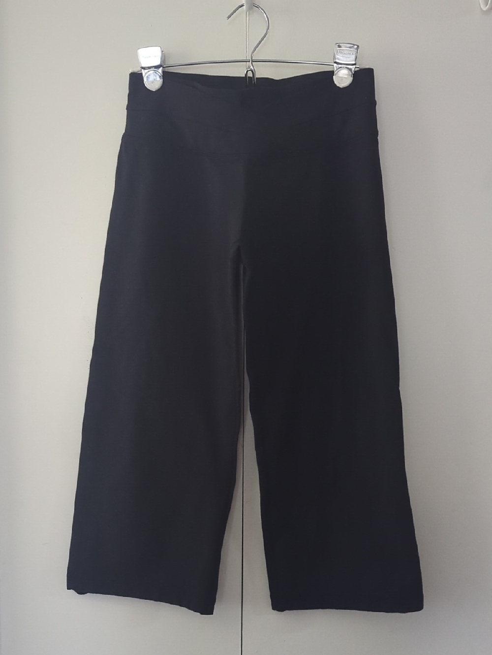 Wide-Leg Capri Pants